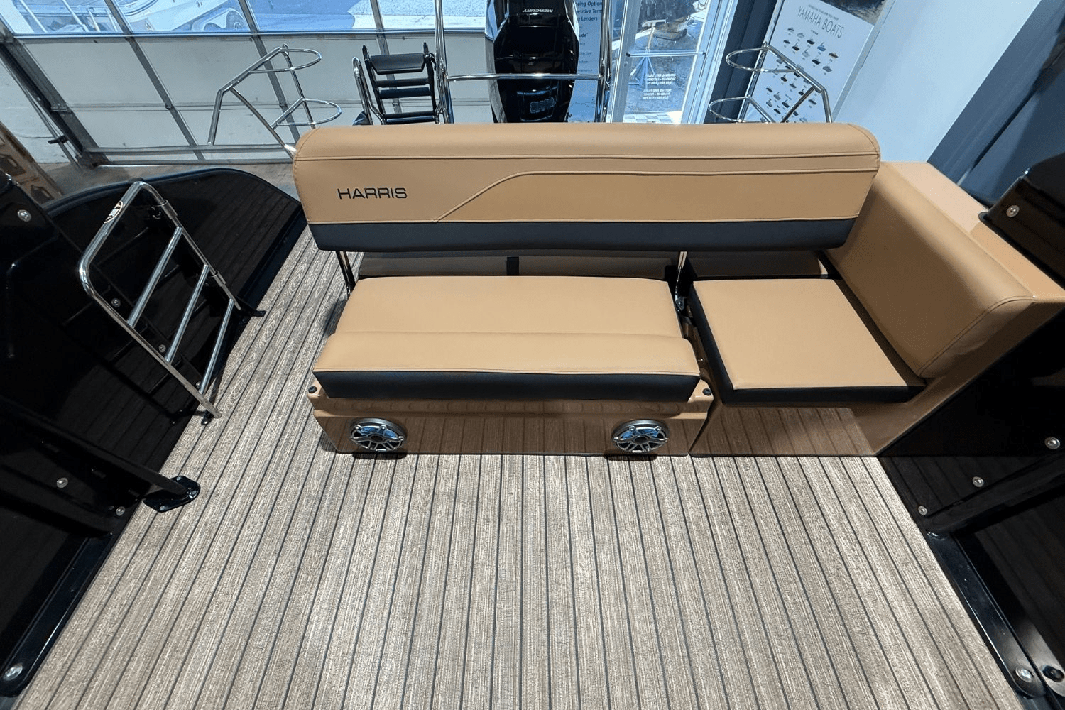 Slide: The Image of Harris Grand Mariner 250 2025 - 16