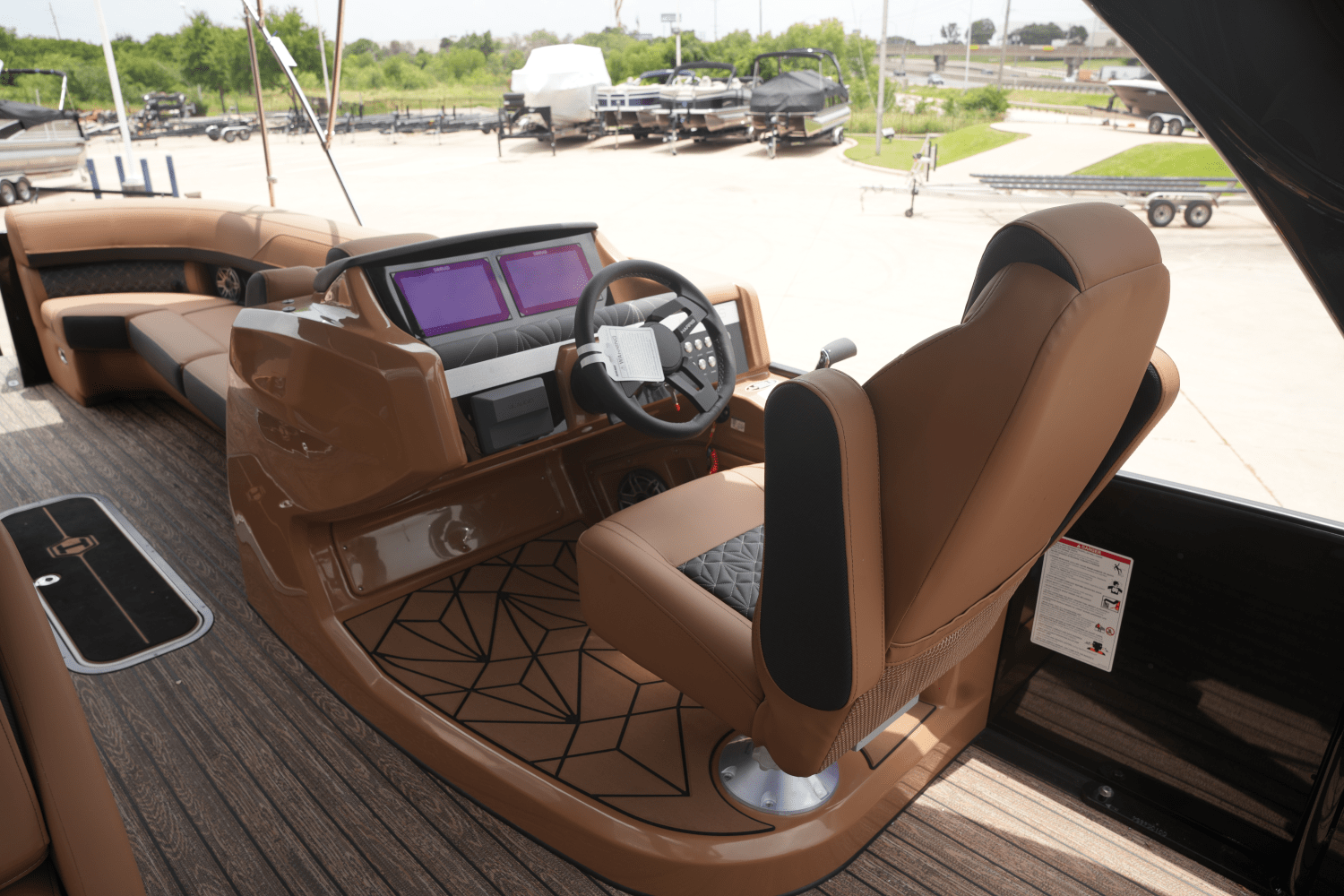 Slide: The Image of Harris Grand Mariner 250 2025 - 16