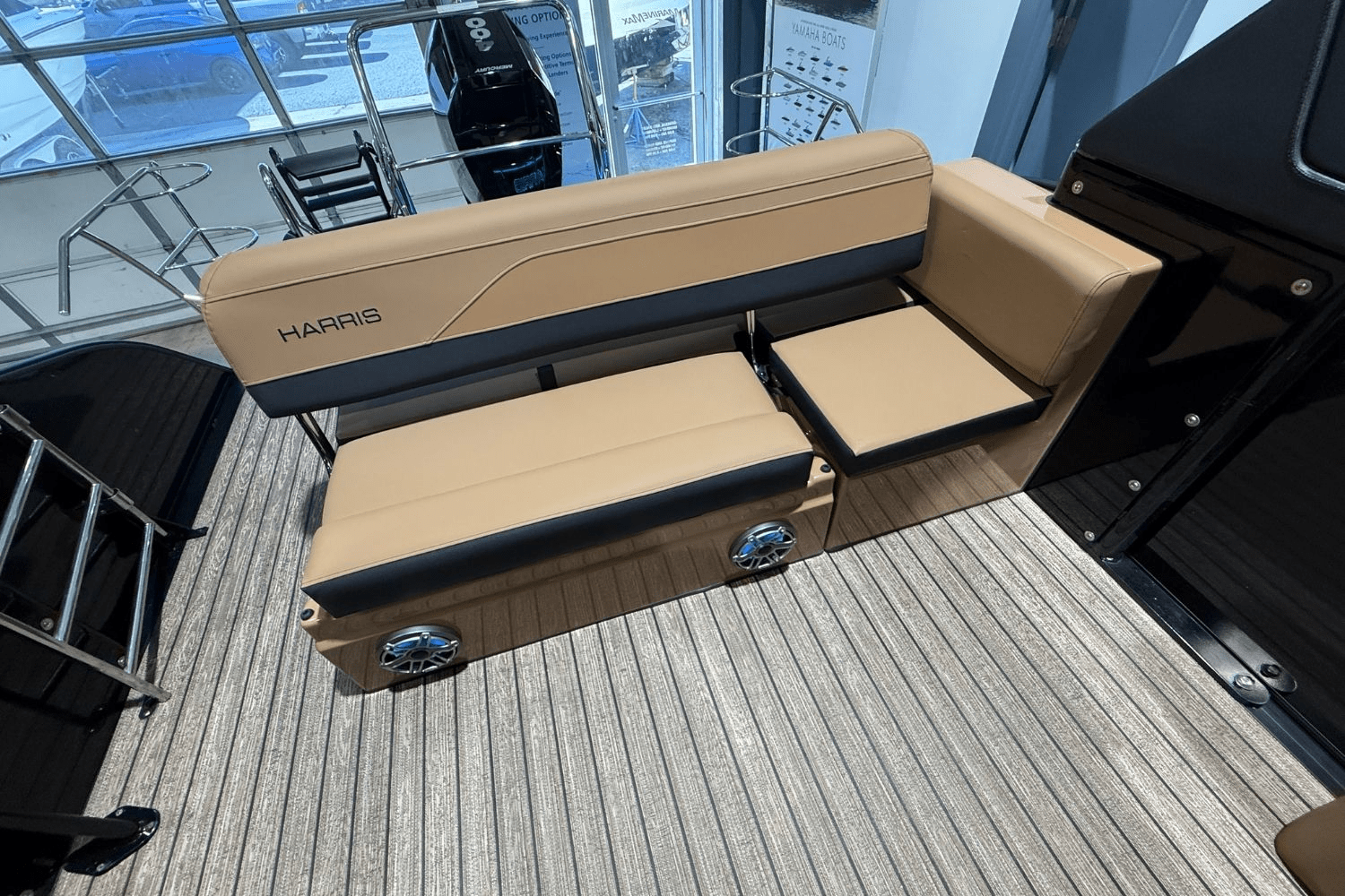 Slide: The Image of Harris Grand Mariner 250 2025 - 17