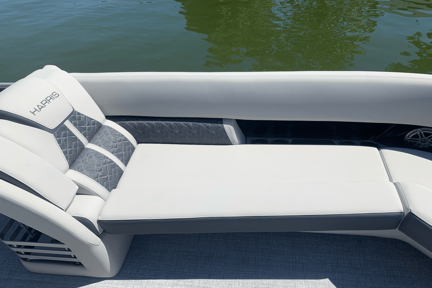 Slide: The Image of Harris Grand Mariner 250 2025 - 17