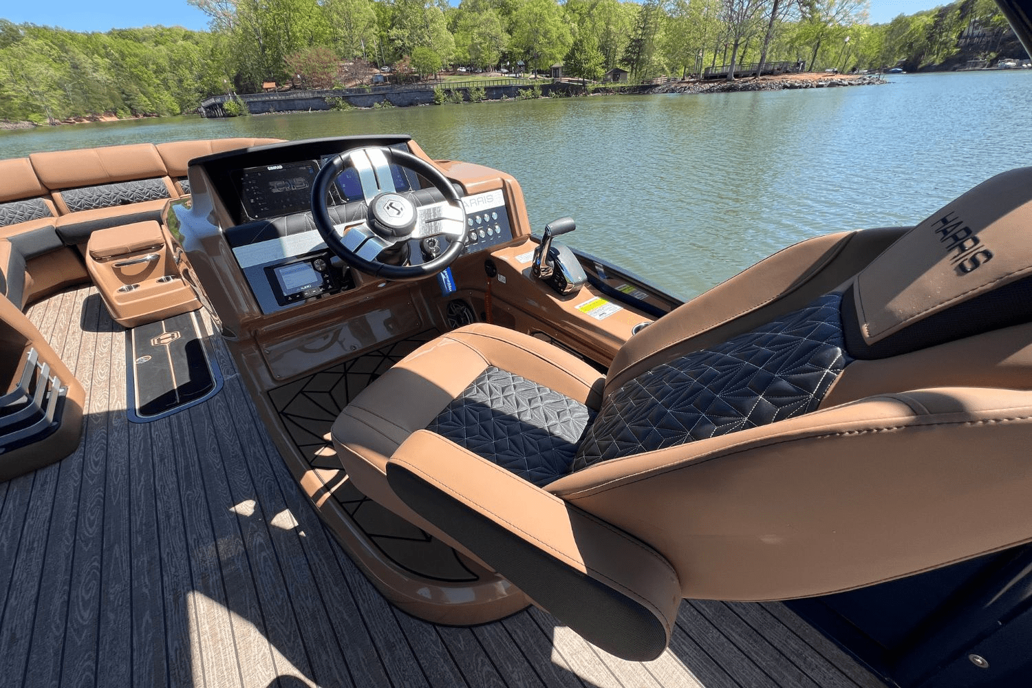 Slide: The Image of Harris Grand Mariner 250 2025 - 18