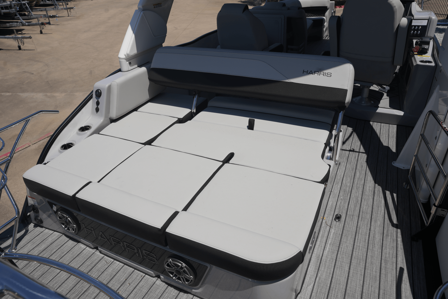 Slide: The Image of Harris Grand Mariner 250 2025 - 18