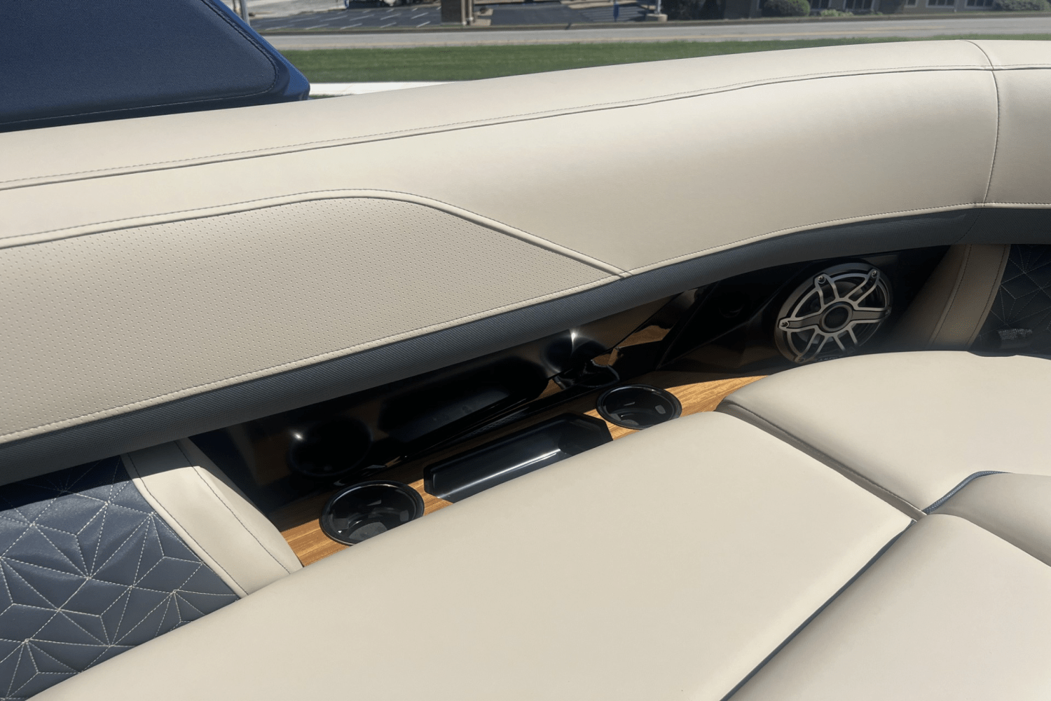 Slide: The Image of Harris Grand Mariner 250 2025 - 19