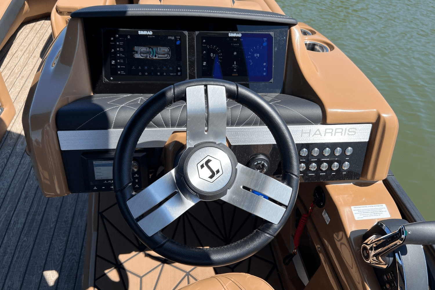 Slide: The Image of Harris Grand Mariner 250 2025 - 19