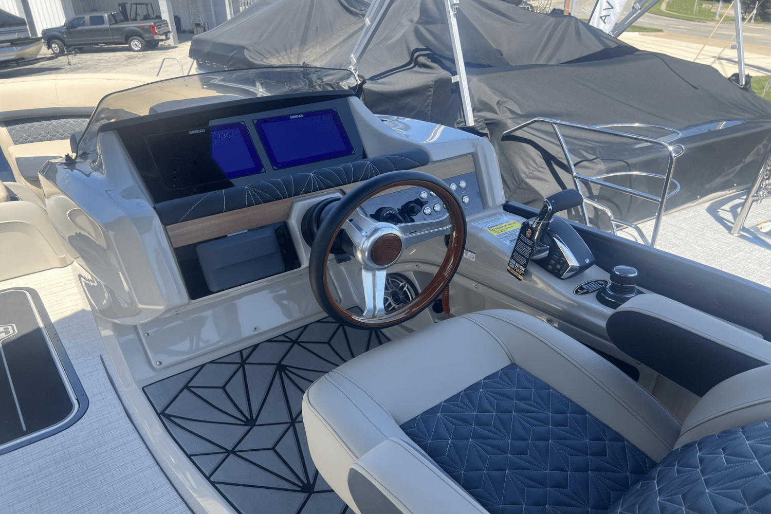 Slide: The Image of Harris Grand Mariner 250 2025 - 2