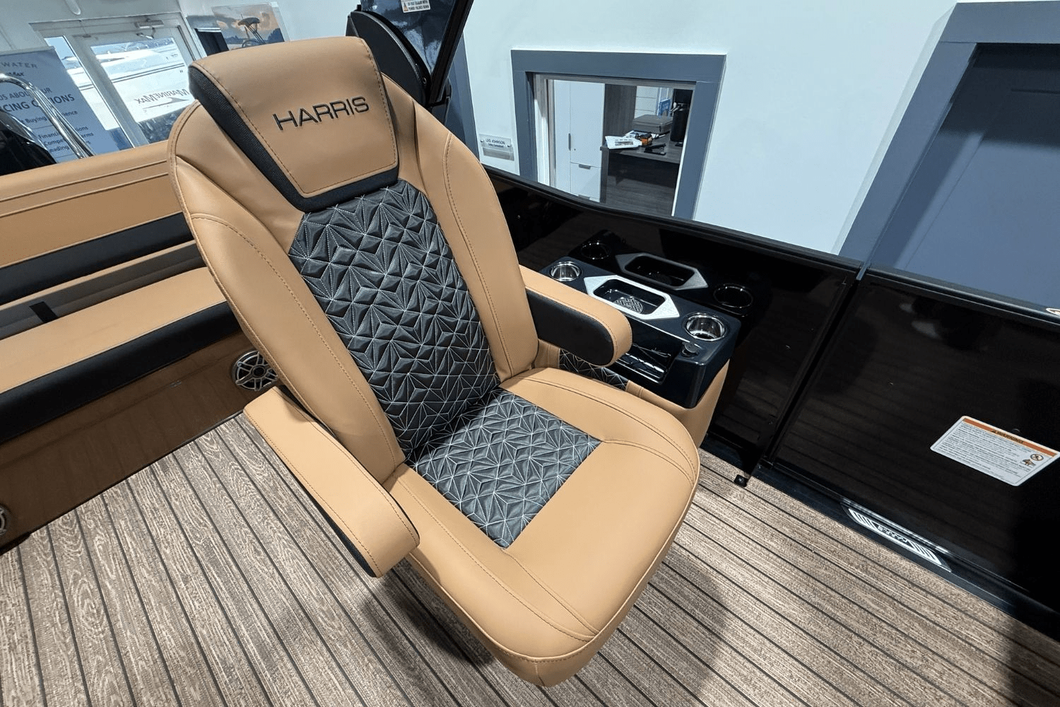 Slide: The Image of Harris Grand Mariner 250 2025 - 20