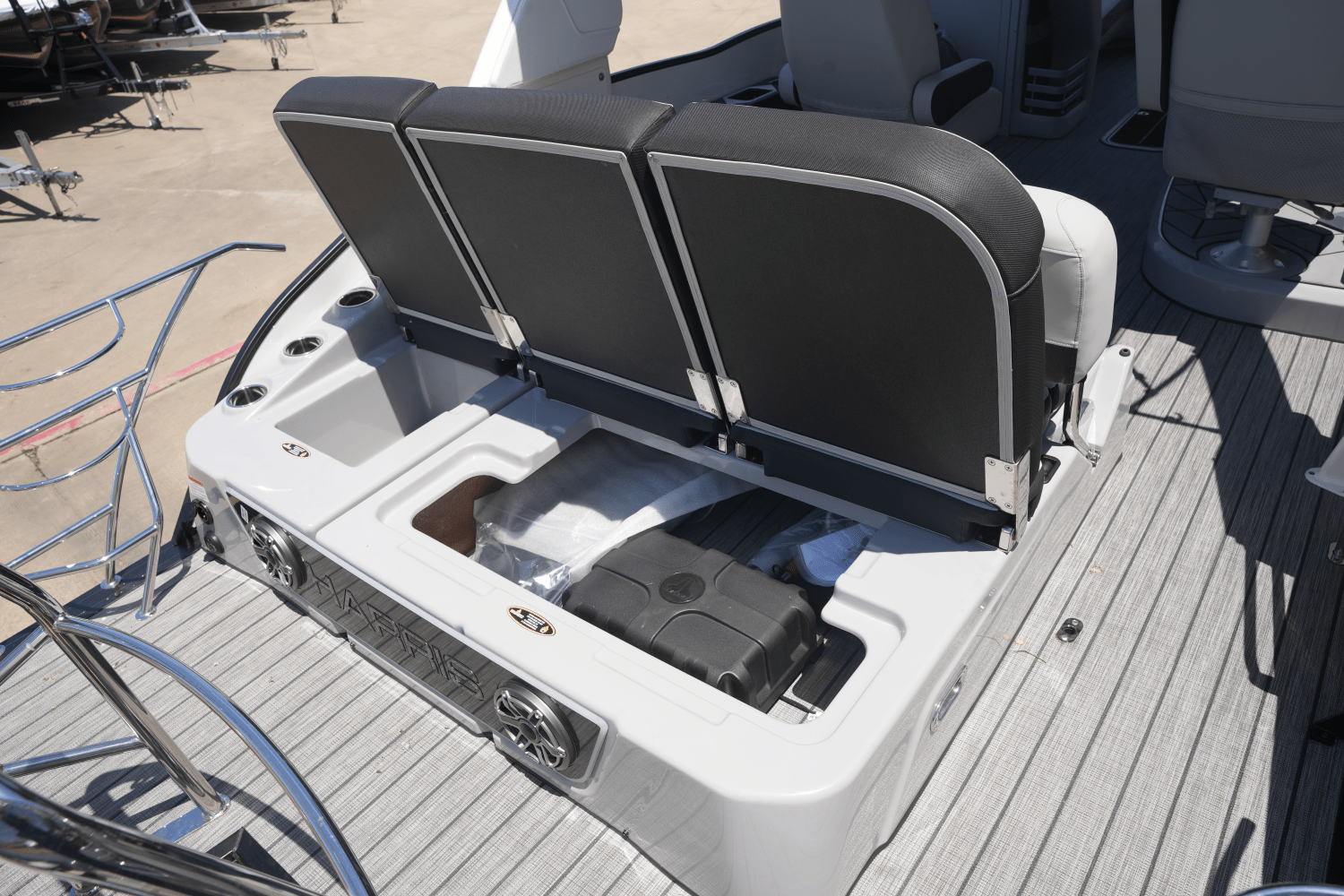 Slide: The Image of Harris Grand Mariner 250 2025 - 20