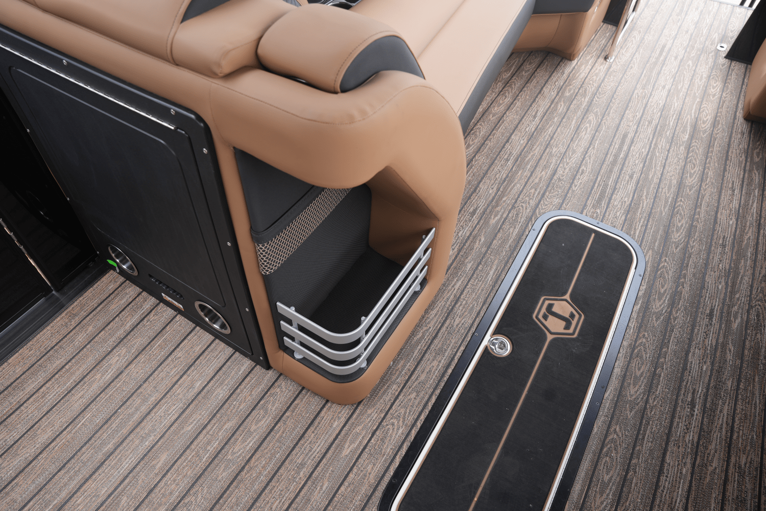 Slide: The Image of Harris Grand Mariner 250 2025 - 21