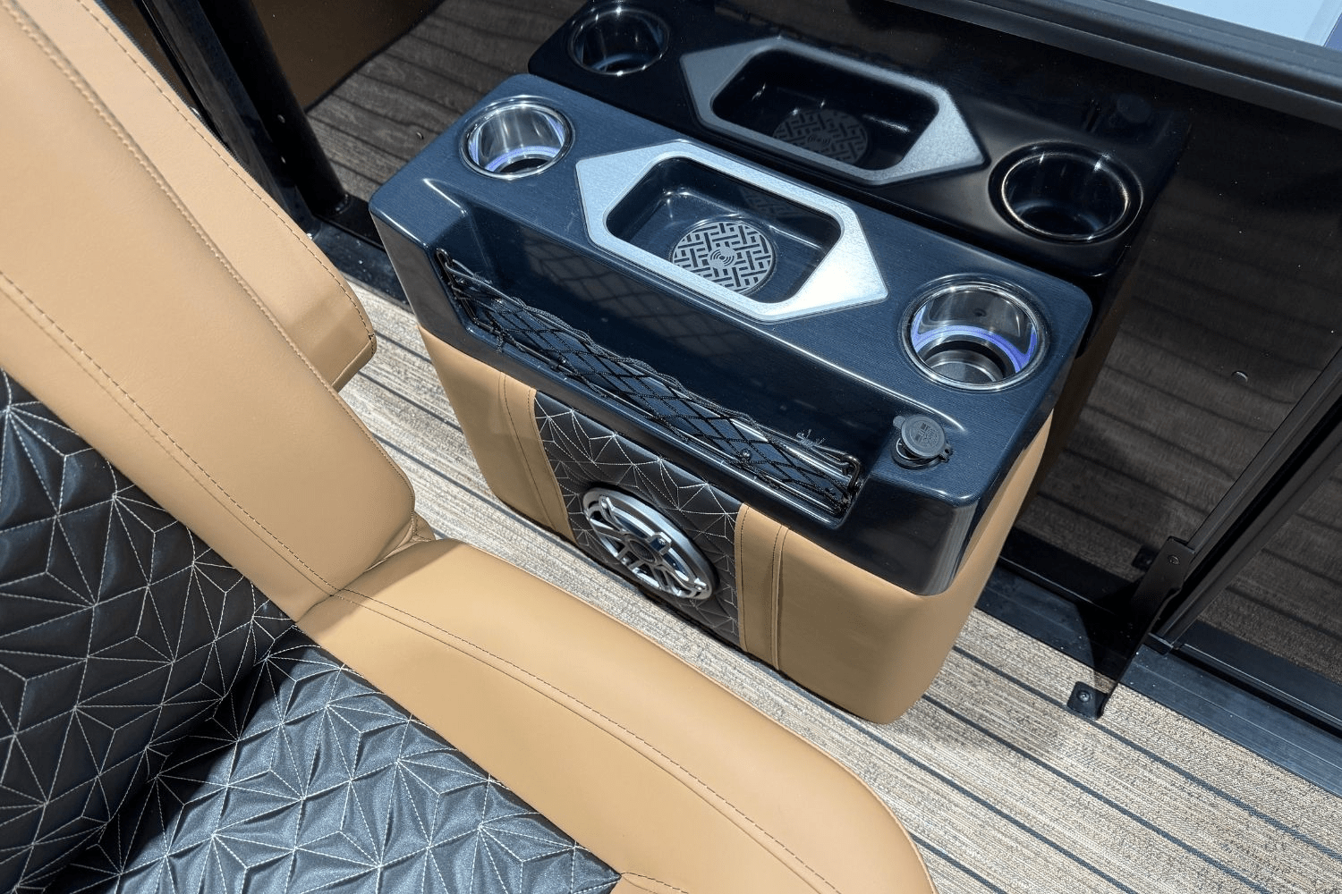 Slide: The Image of Harris Grand Mariner 250 2025 - 21