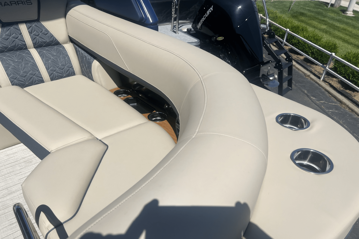 Slide: The Image of Harris Grand Mariner 250 2025 - 21