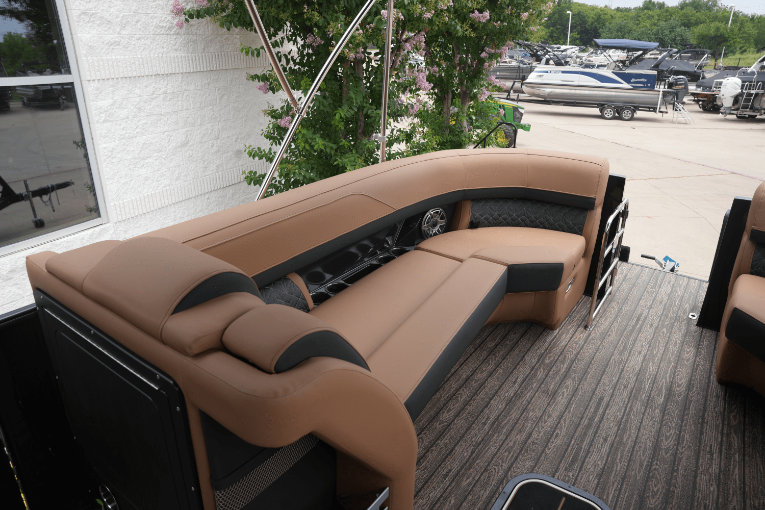 Slide: The Image of Harris Grand Mariner 250 2025 - 22