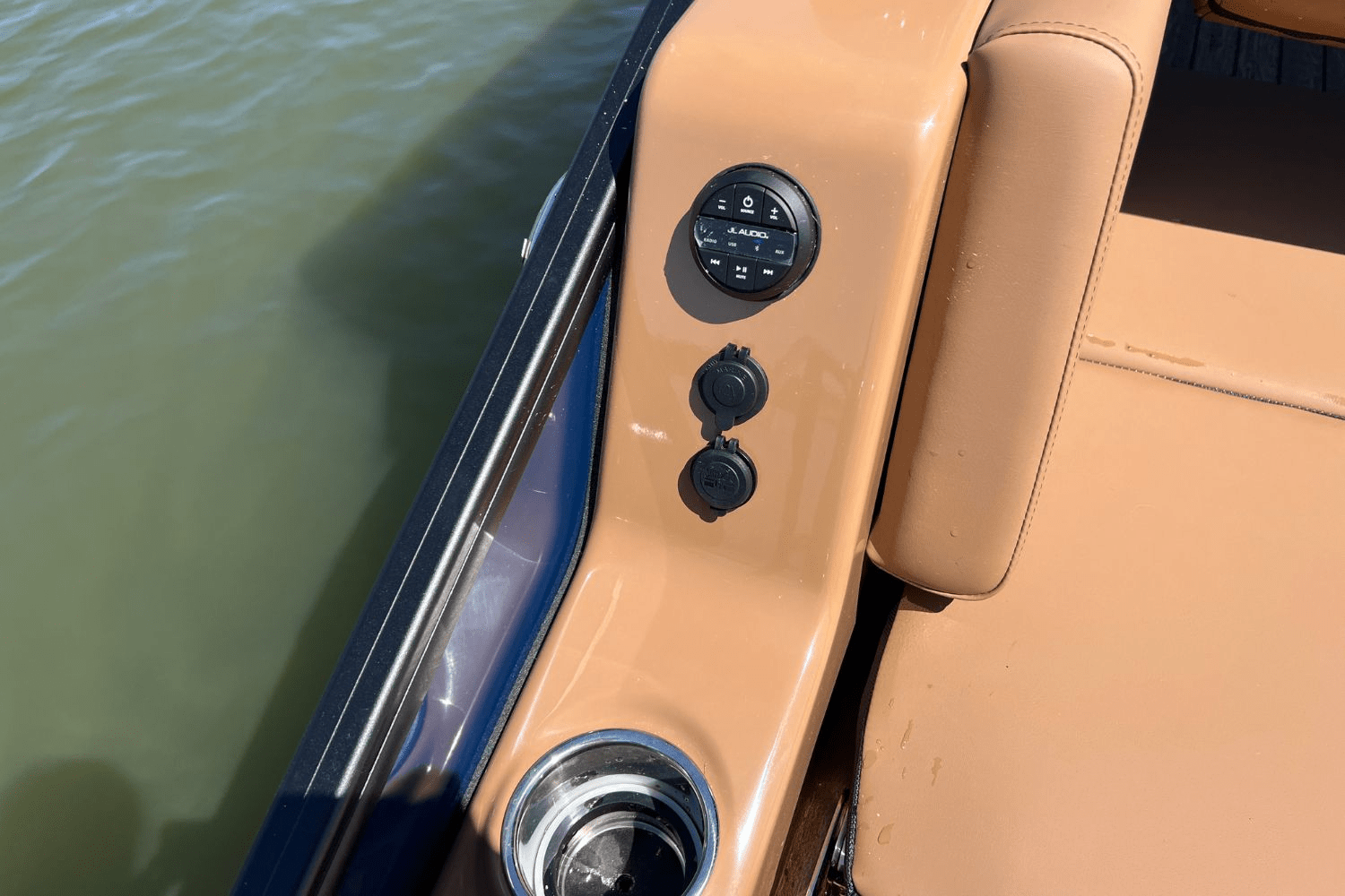 Slide: The Image of Harris Grand Mariner 250 2025 - 25