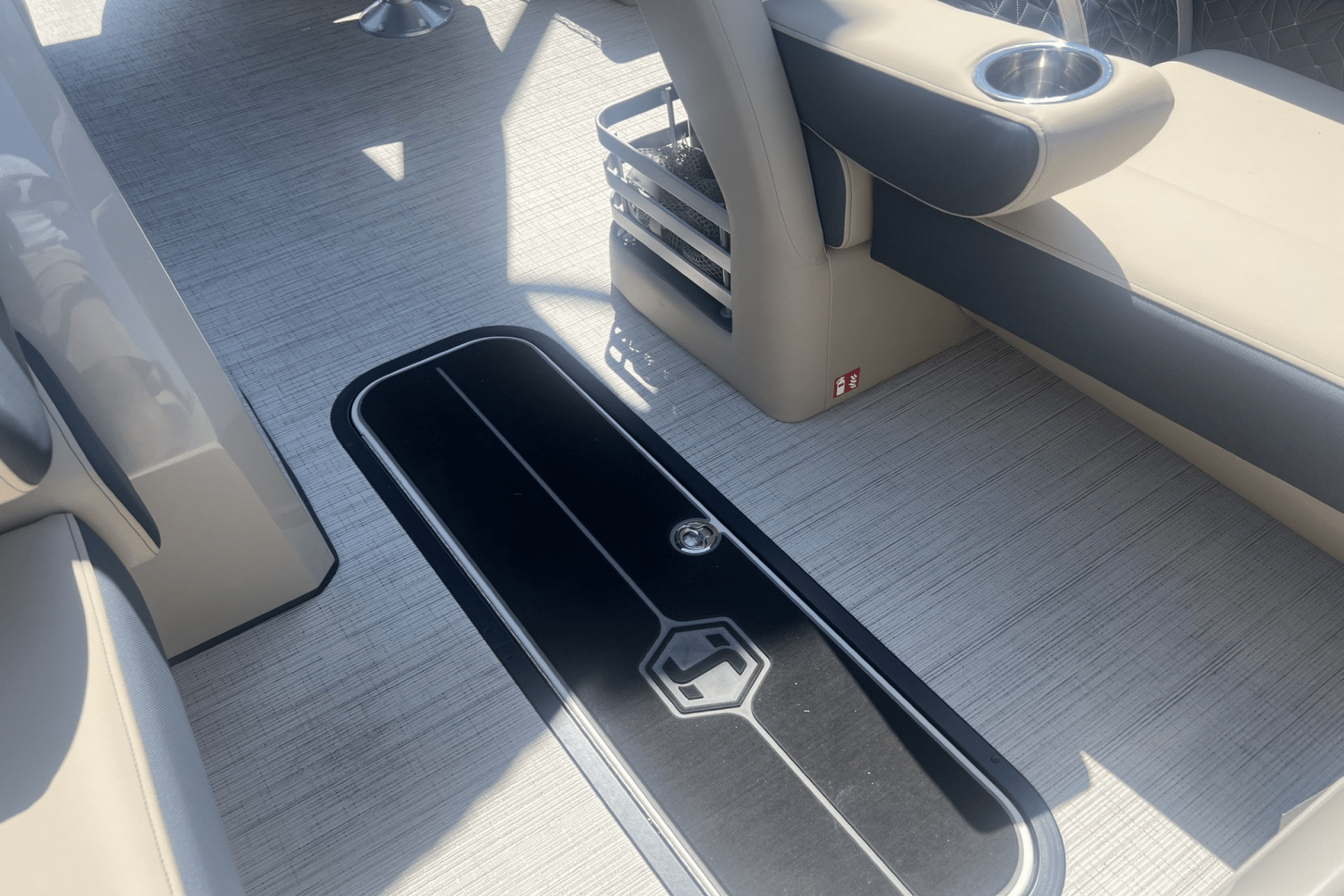 Slide: The Image of Harris Grand Mariner 250 2025 - 27