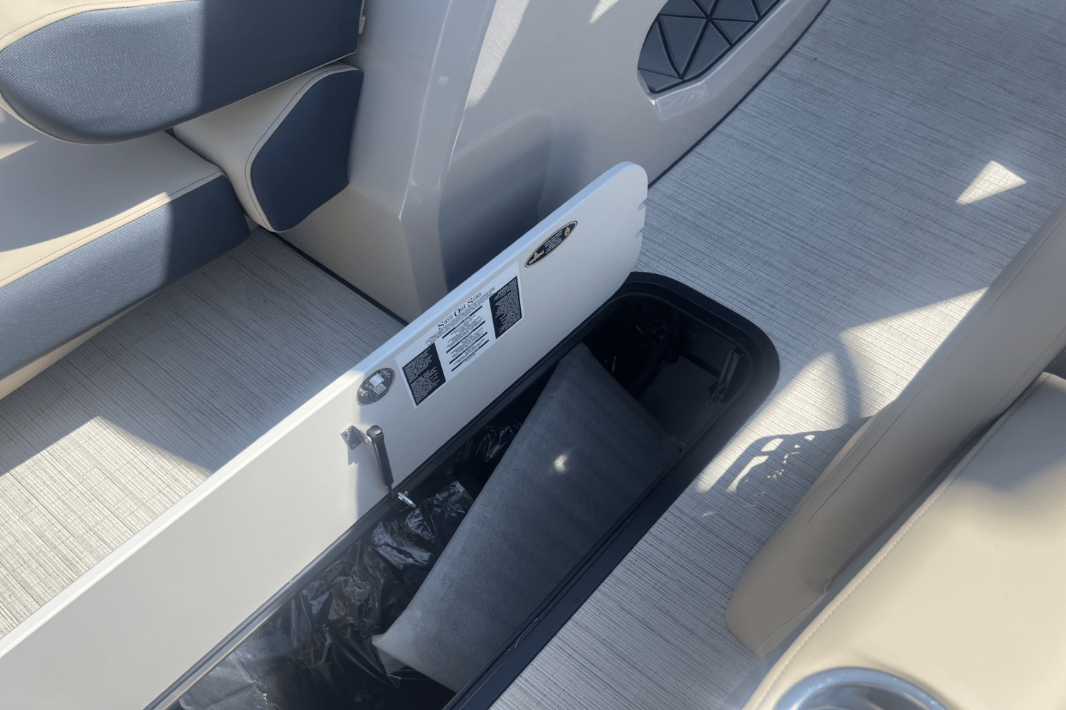 Slide: The Image of Harris Grand Mariner 250 2025 - 28