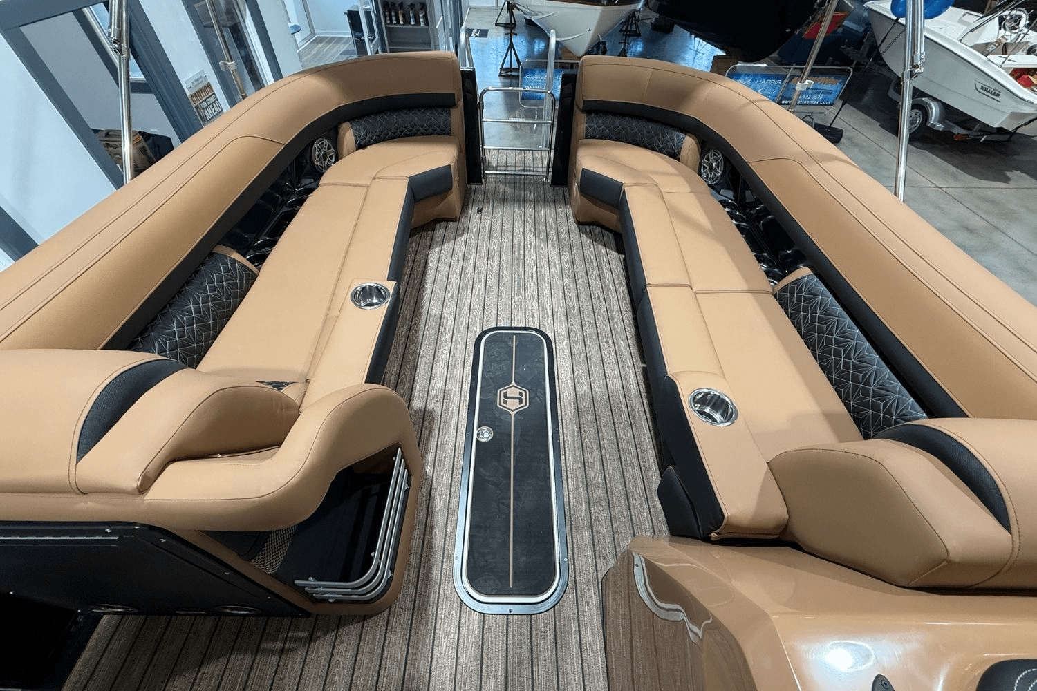 Slide: The Image of Harris Grand Mariner 250 2025 - 30