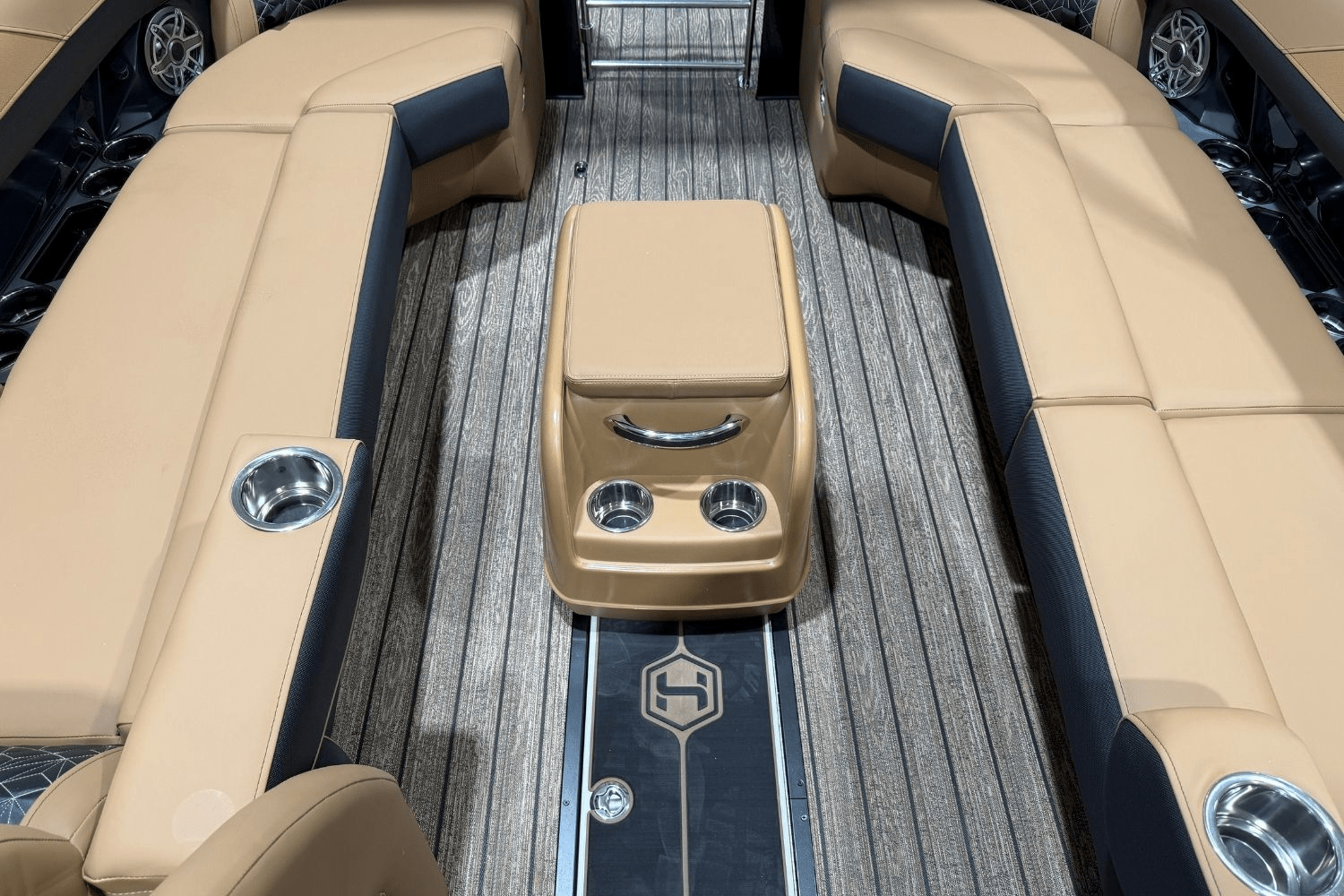 Slide: The Image of Harris Grand Mariner 250 2025 - 31