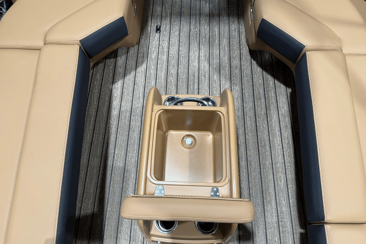 Slide: The Image of Harris Grand Mariner 250 2025 - 32