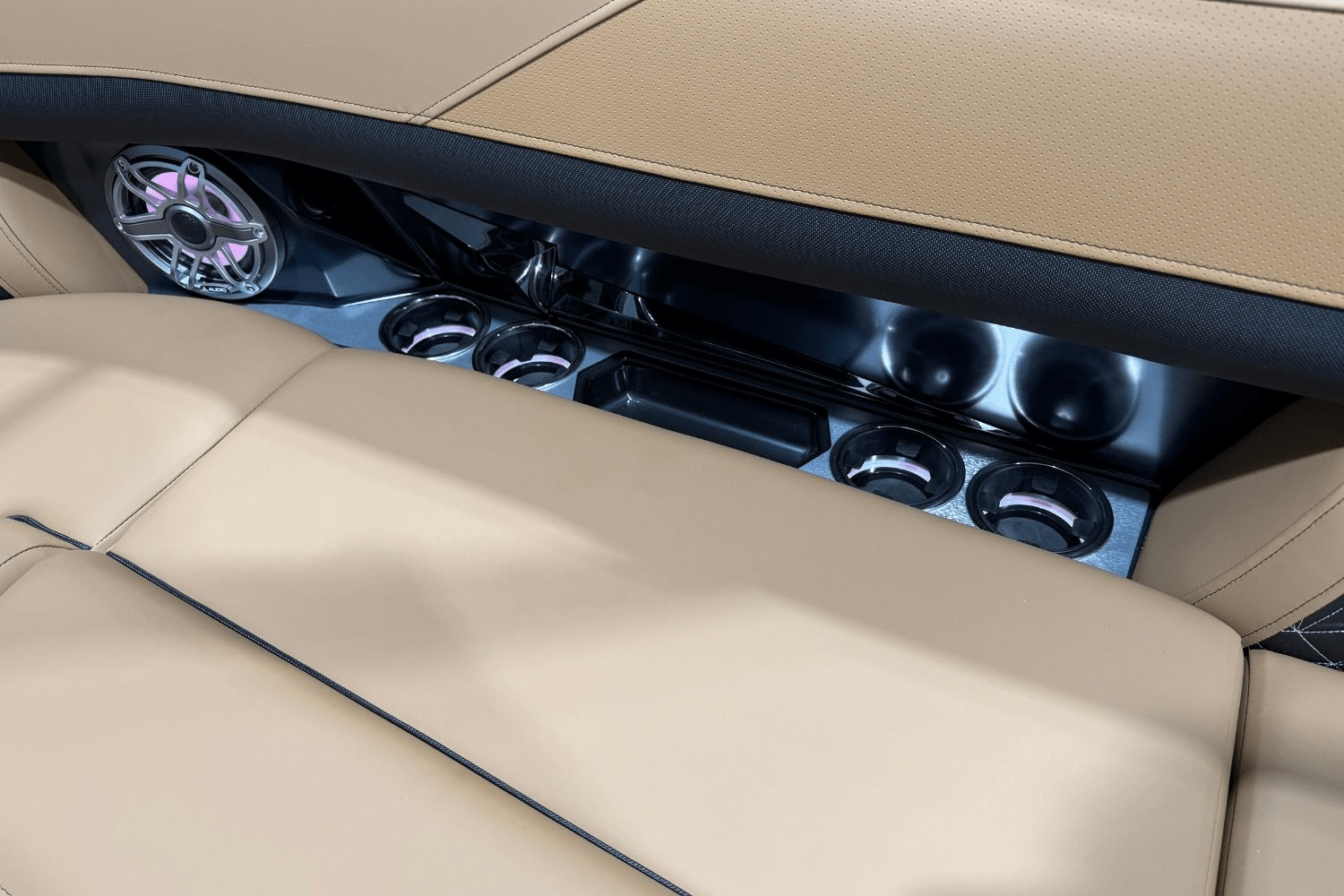 Slide: The Image of Harris Grand Mariner 250 2025 - 34