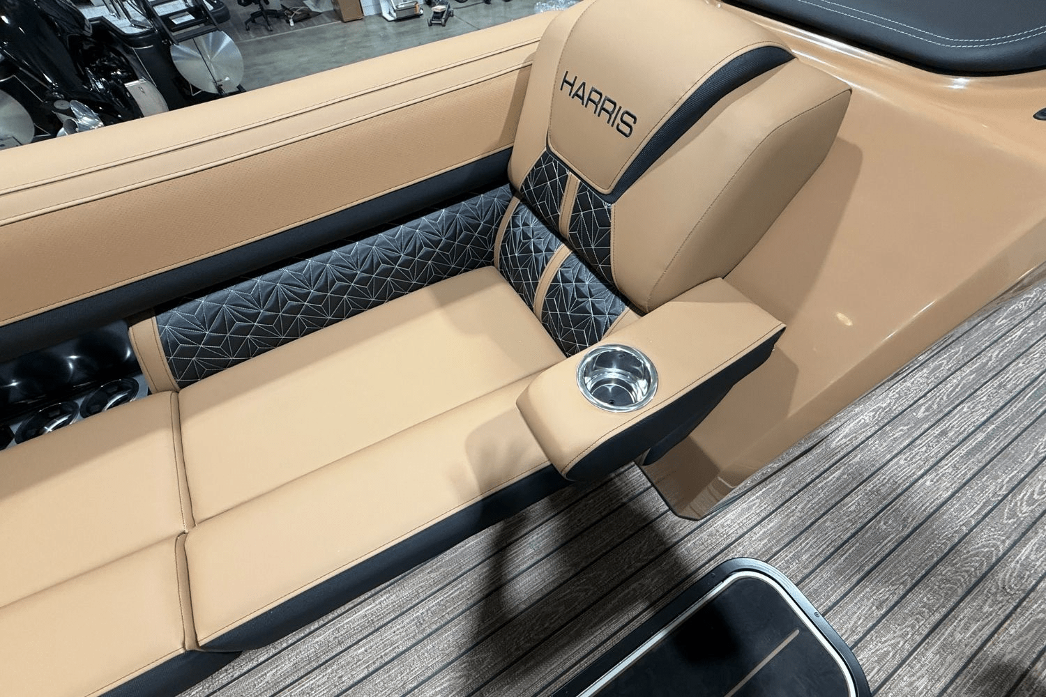 Slide: The Image of Harris Grand Mariner 250 2025 - 35