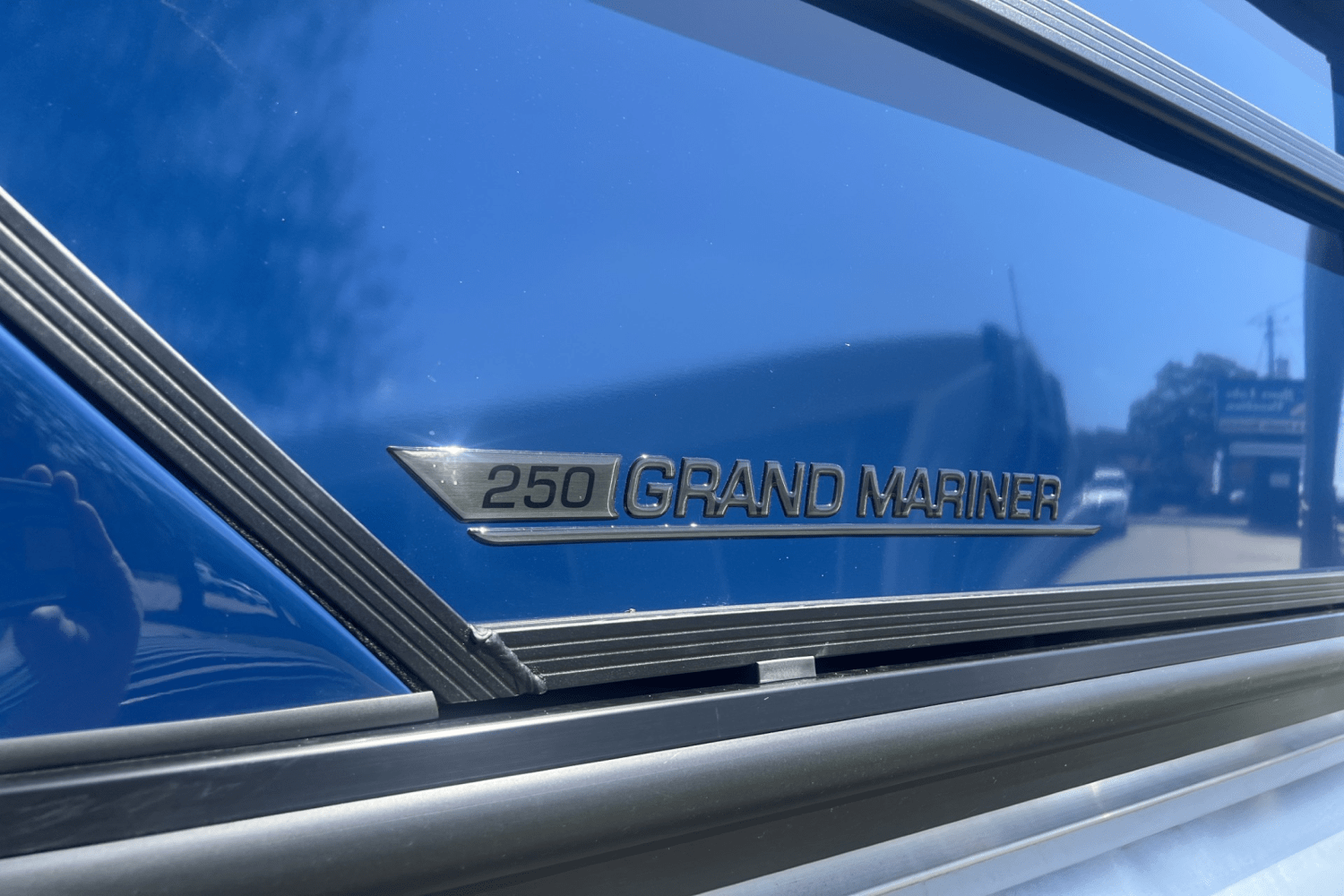 Slide: The Image of Harris Grand Mariner 250 2025 - 37