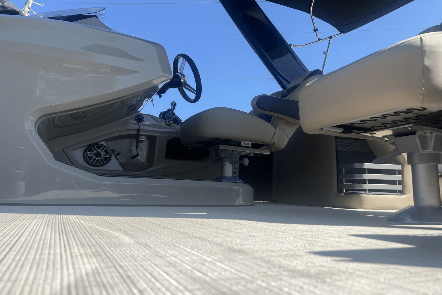 Slide: The Image of Harris Grand Mariner 250 2025 - 38