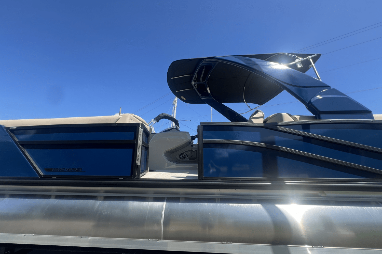 Slide: The Image of Harris Grand Mariner 250 2025 - 39