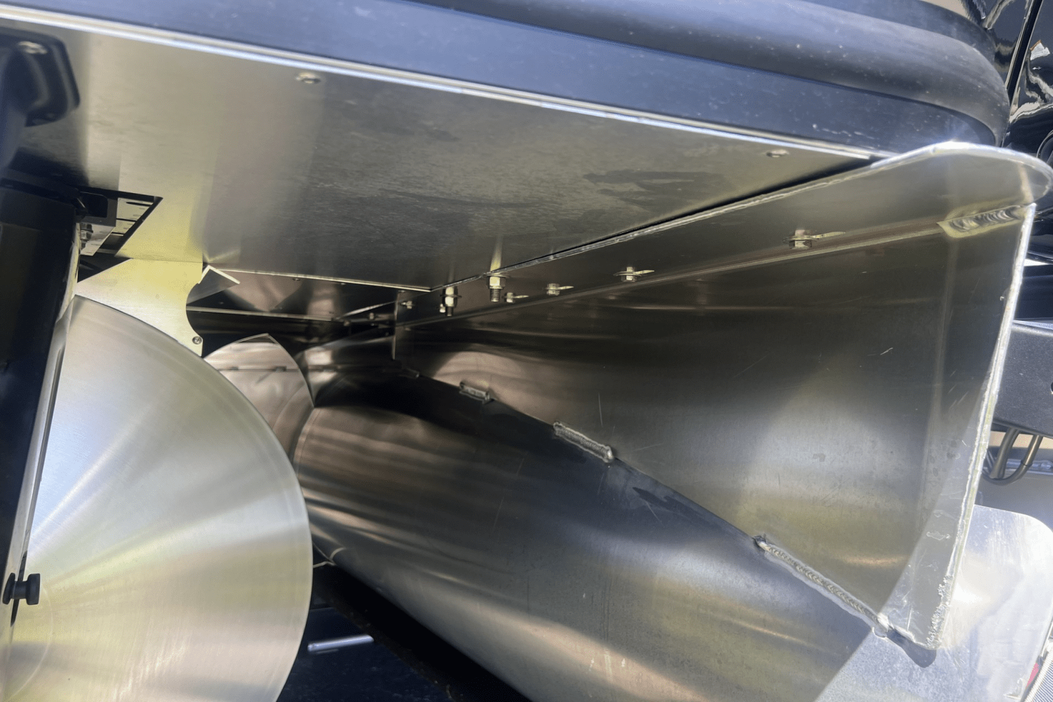 Slide: The Image of Harris Grand Mariner 250 2025 - 44