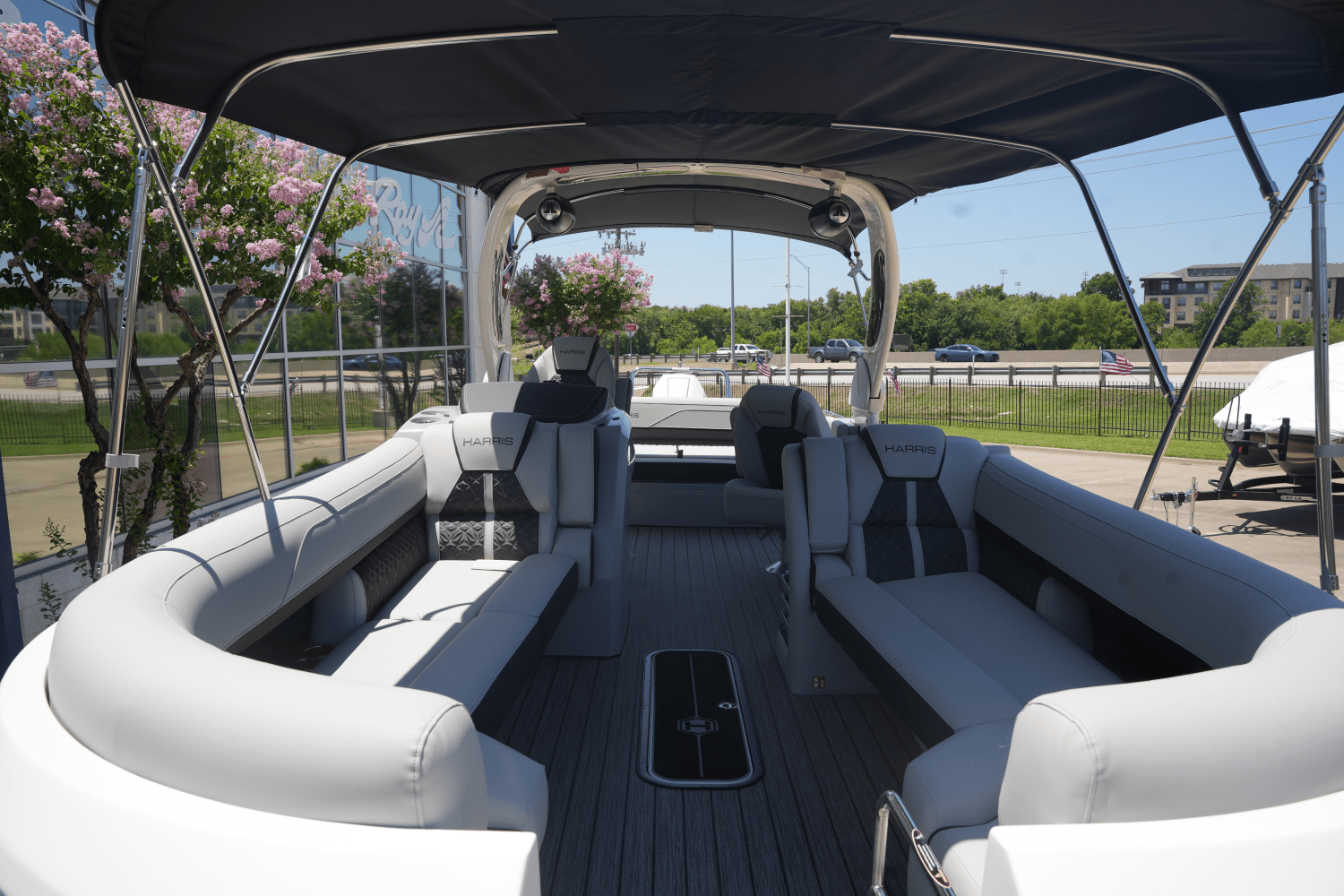 Slide: The Image of Harris Grand Mariner 250 2025 - 5