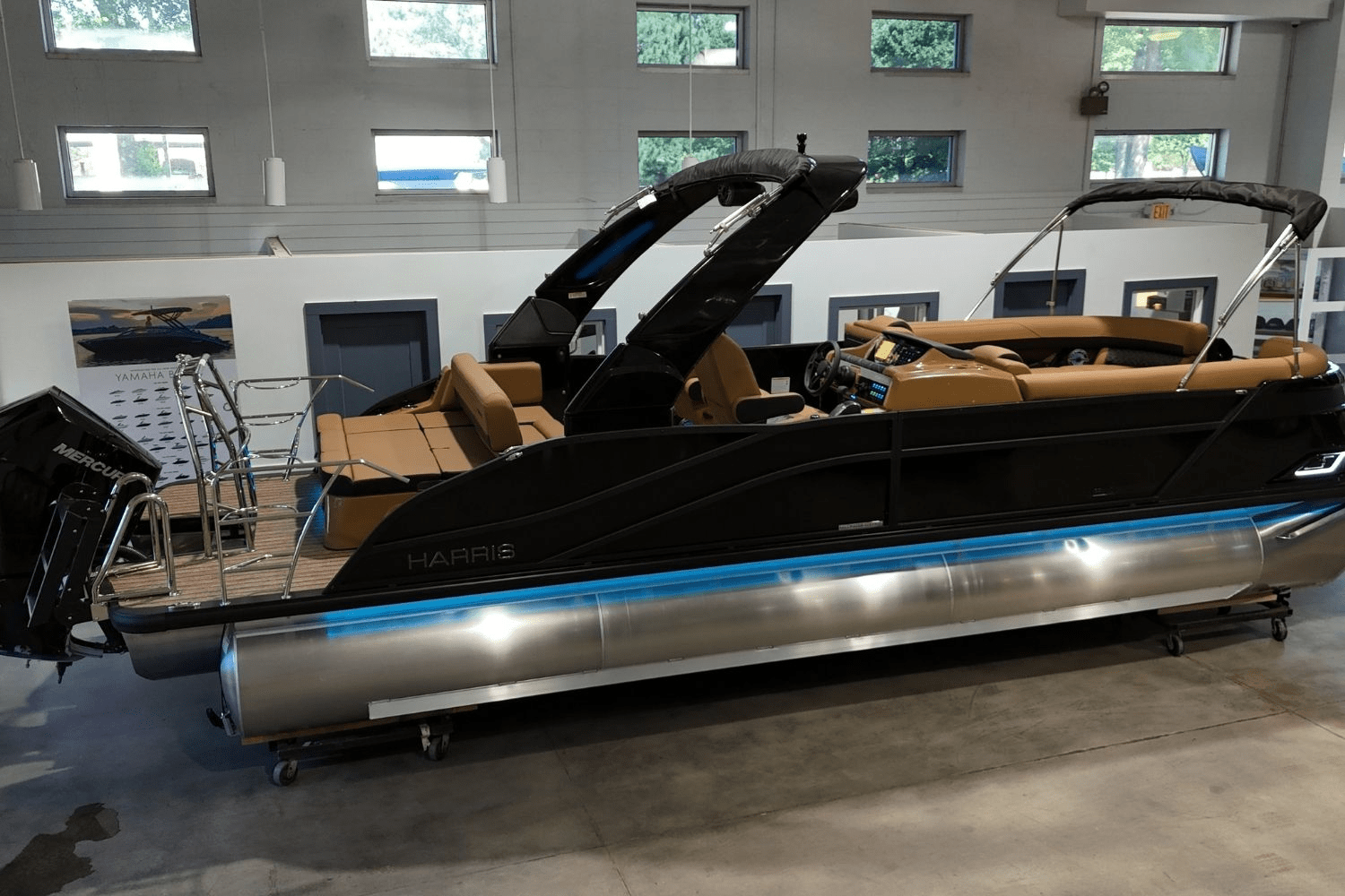 Slide: The Image of Harris Grand Mariner 250 2025 - 6