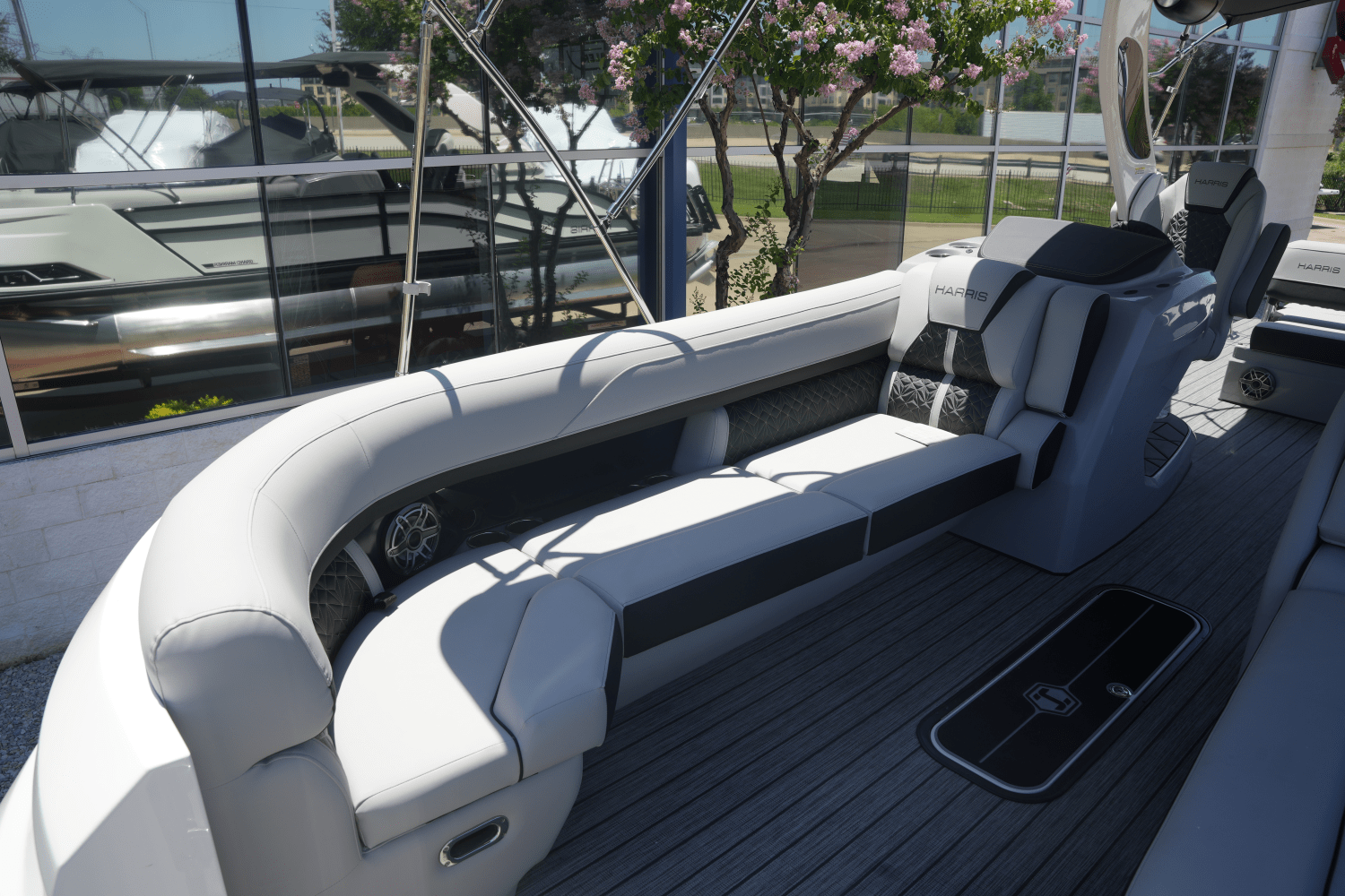 Slide: The Image of Harris Grand Mariner 250 2025 - 6