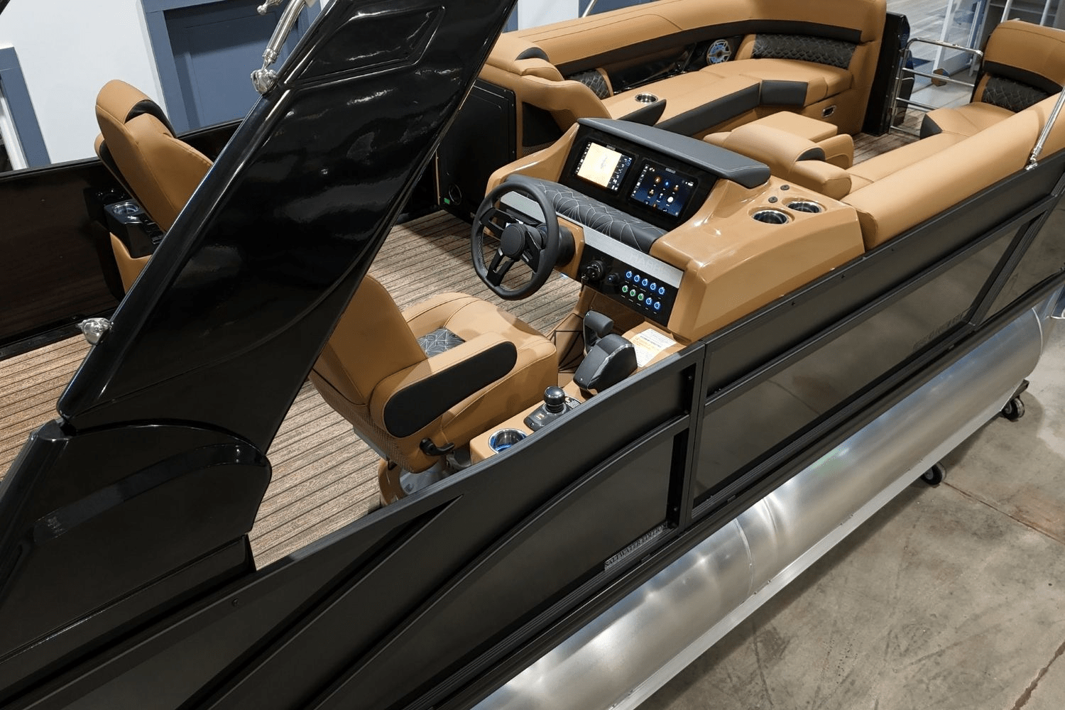 Slide: The Image of Harris Grand Mariner 250 2025 - 7