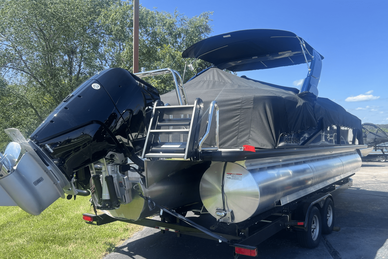 Slide: The Image of Harris Grand Mariner 250 2025 - 7