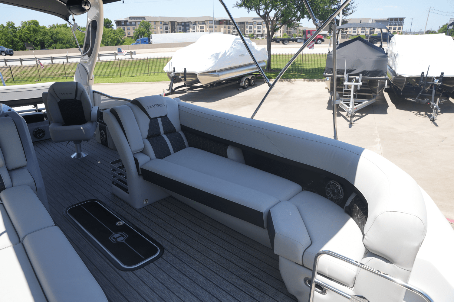 Slide: The Image of Harris Grand Mariner 250 2025 - 7