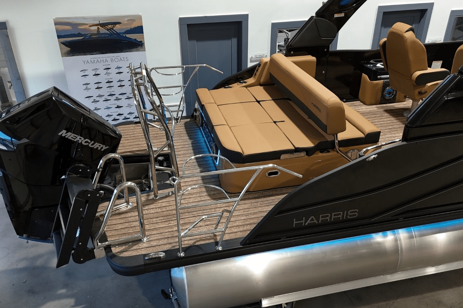 Slide: The Image of Harris Grand Mariner 250 2025 - 8