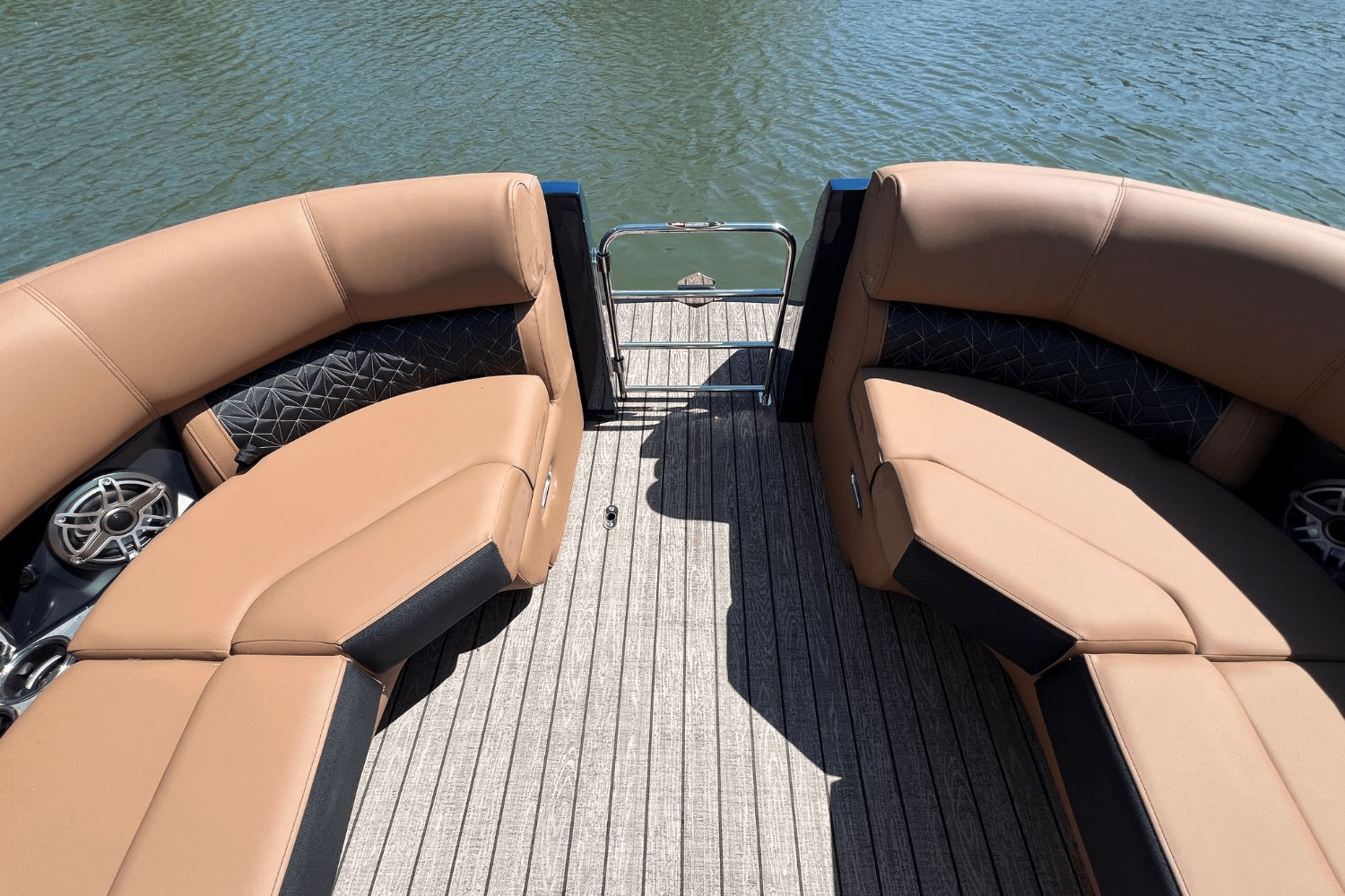 Slide: The Image of Harris Grand Mariner 250 2025 - 8