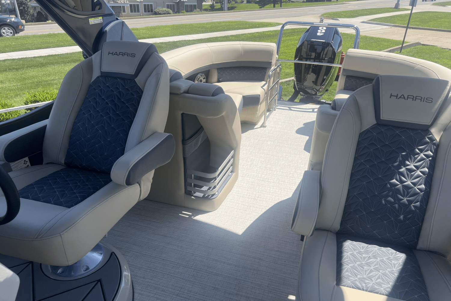 Slide: The Image of Harris Grand Mariner 250 2025 - 8