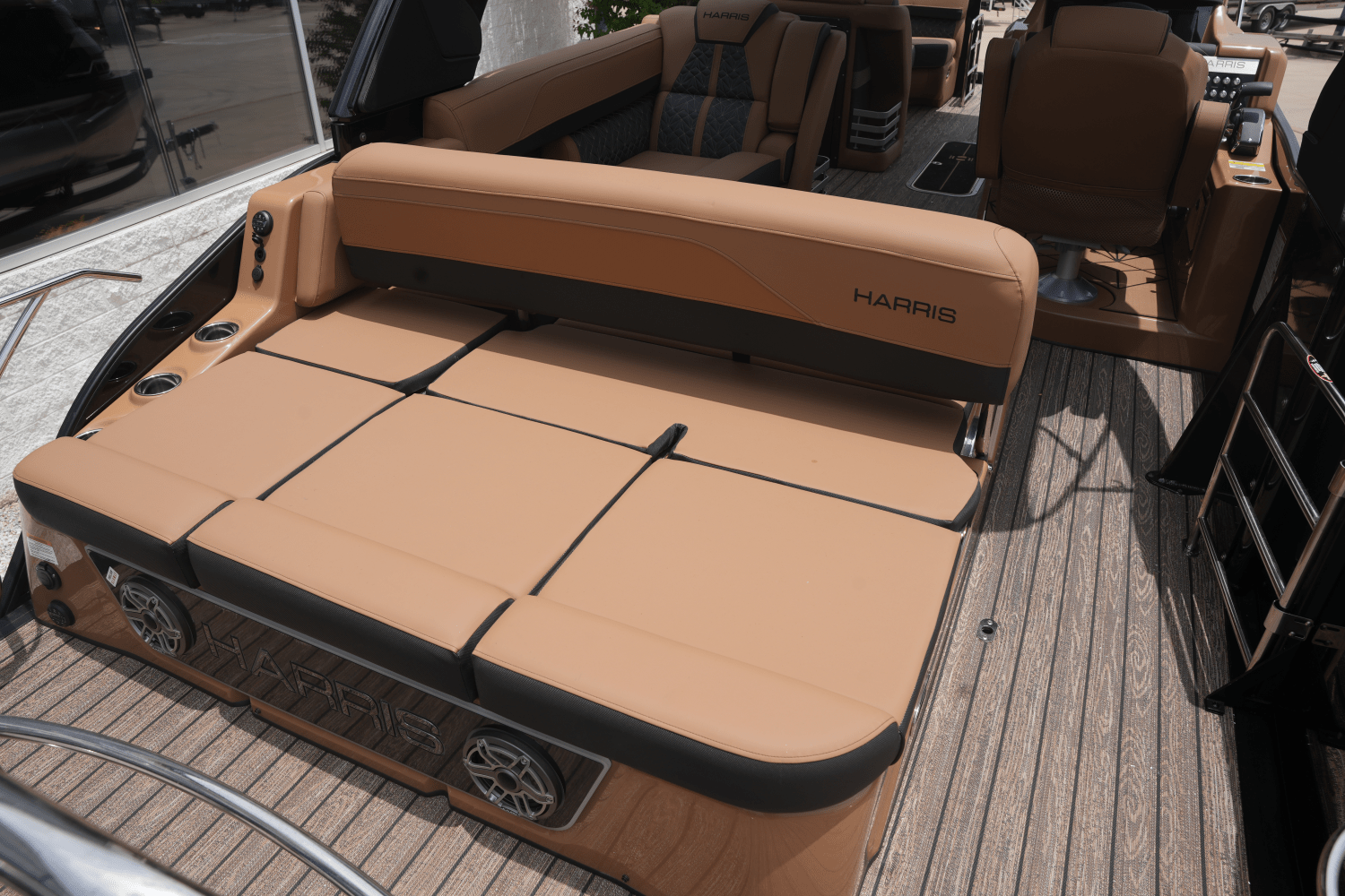 Slide: The Image of Harris Grand Mariner 250 2025 - 8