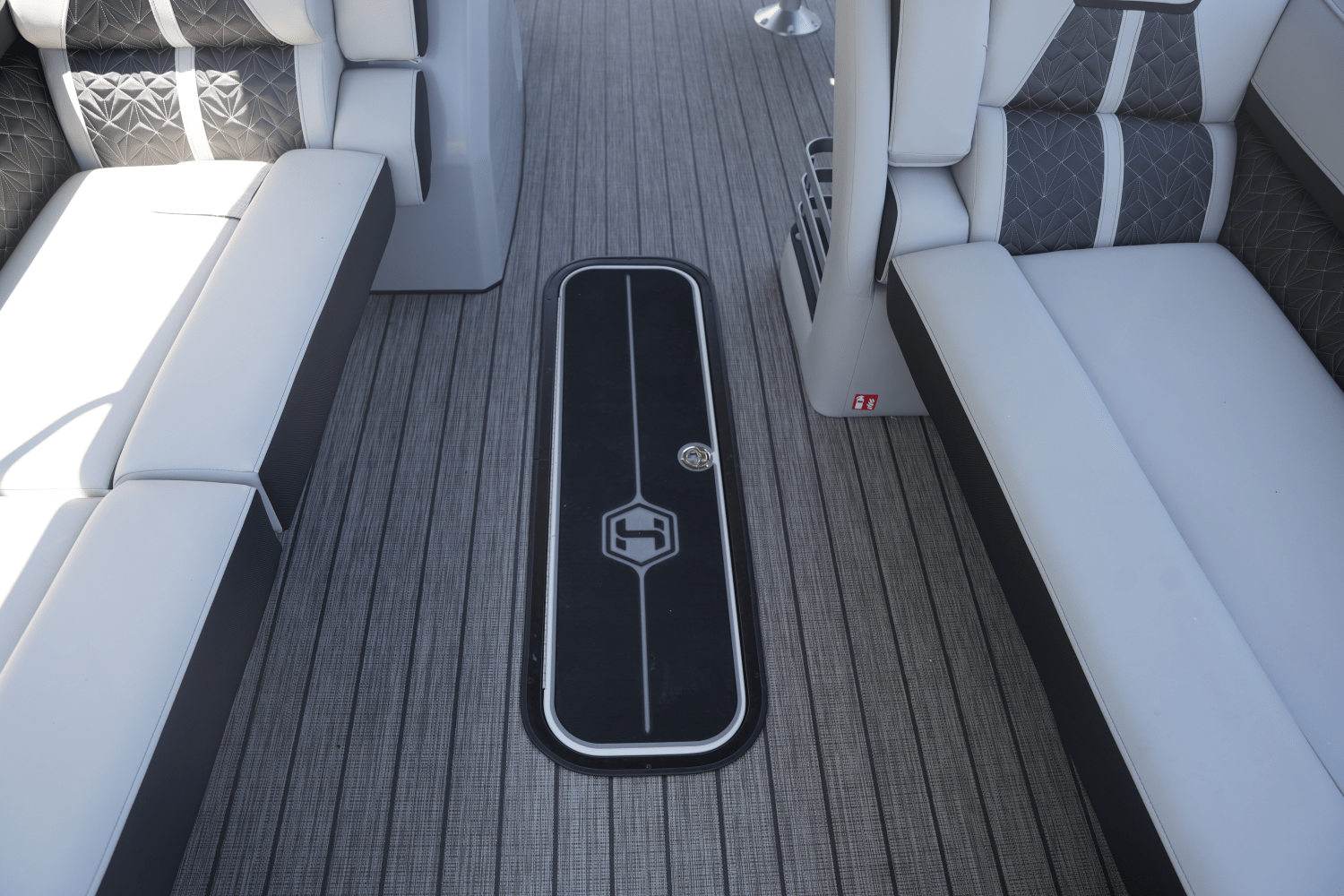 Slide: The Image of Harris Grand Mariner 250 2025 - 8