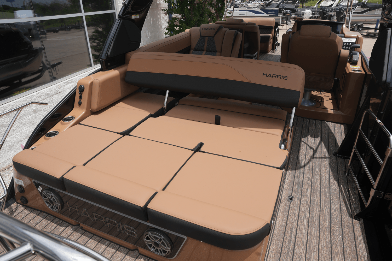 Slide: The Image of Harris Grand Mariner 250 2025 - 9