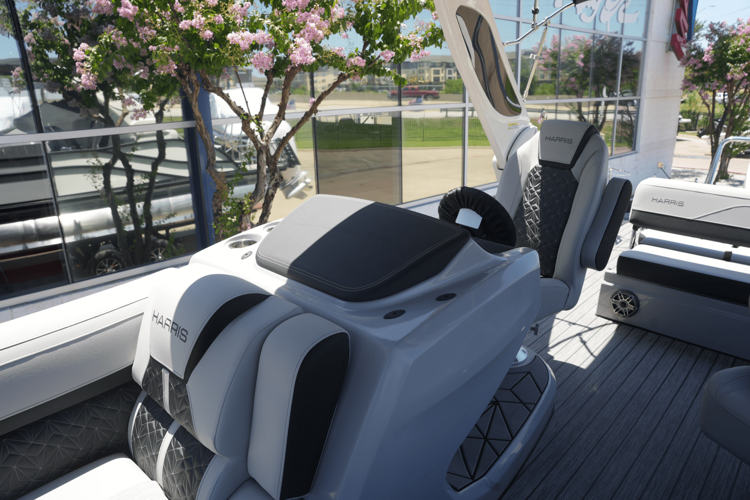 Slide: The Image of Harris Grand Mariner 250 2025 - 9