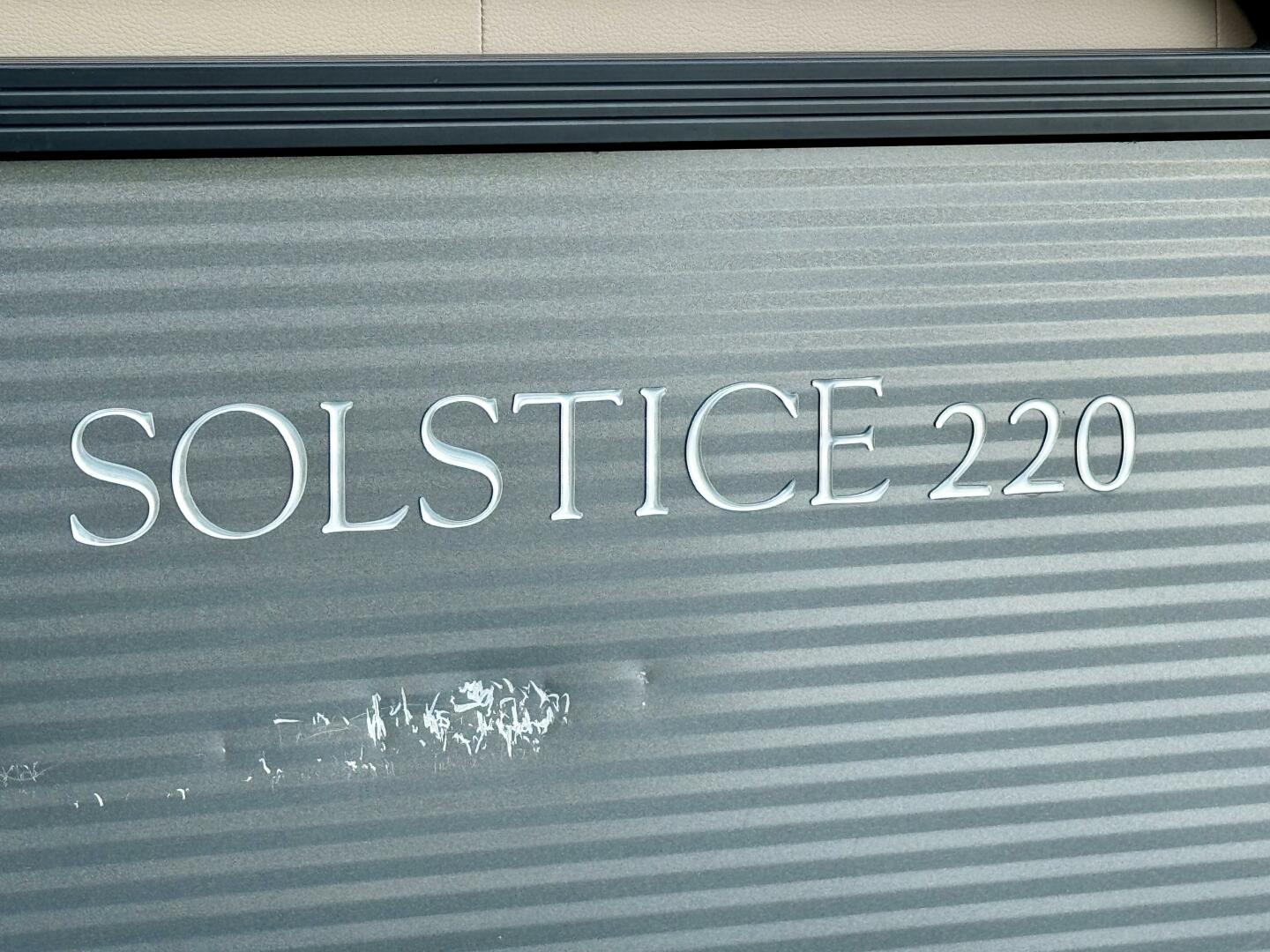 Slide: The Image of Harris Solstice 220 CWDH Tritoon 2019 - 4916643