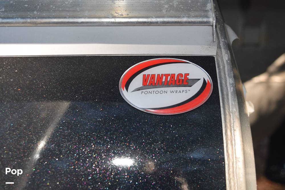 Slide: The Image of Vantage Pontoon Wrap - 13303172