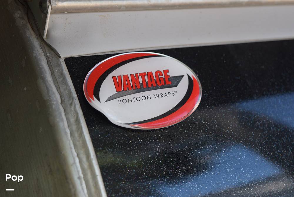 Slide: The Image of Vantage Pontoon Wrap - 13302919
