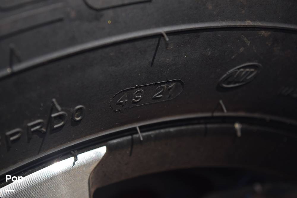 Slide: The Image of Tire Date Code: 4921 - 13302922