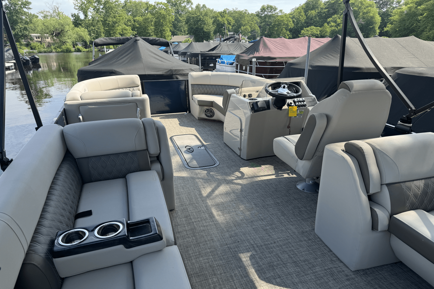 Slide: The Image of Harris Sunliner 210 2022 - 28