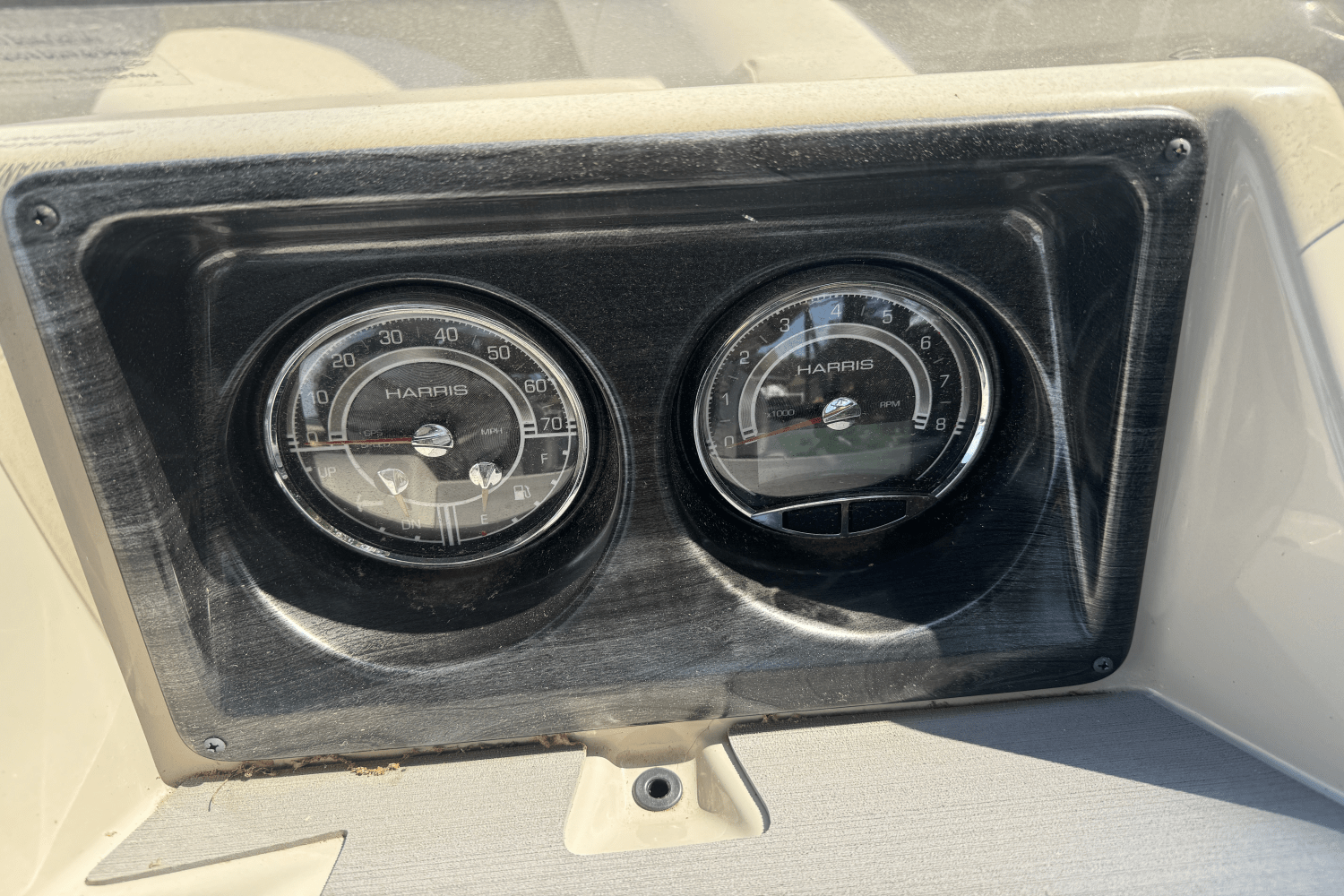 Slide: The Image of Harris Sunliner 210 2022 - 45