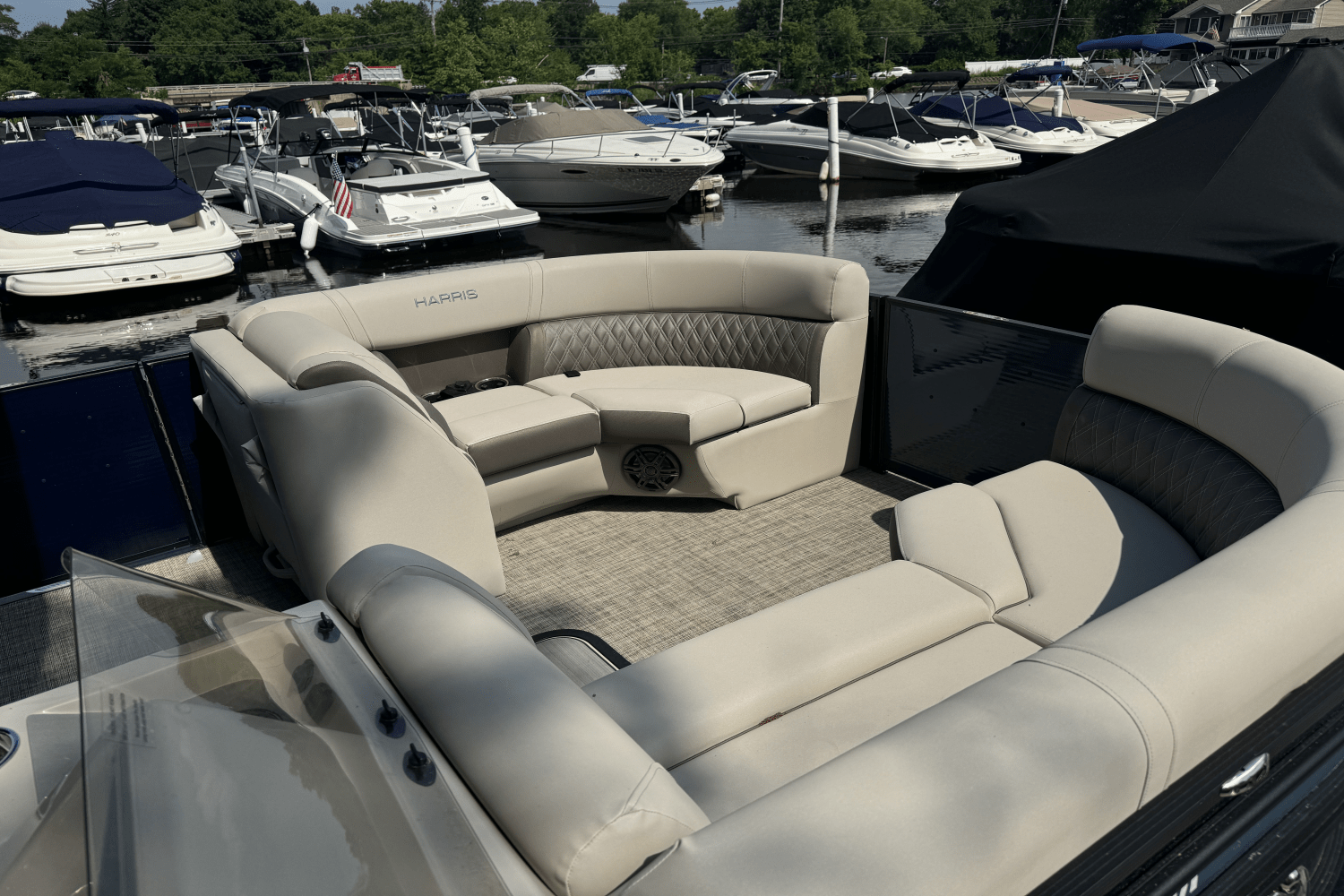 Slide: The Image of Harris Sunliner 210 2022 - 48