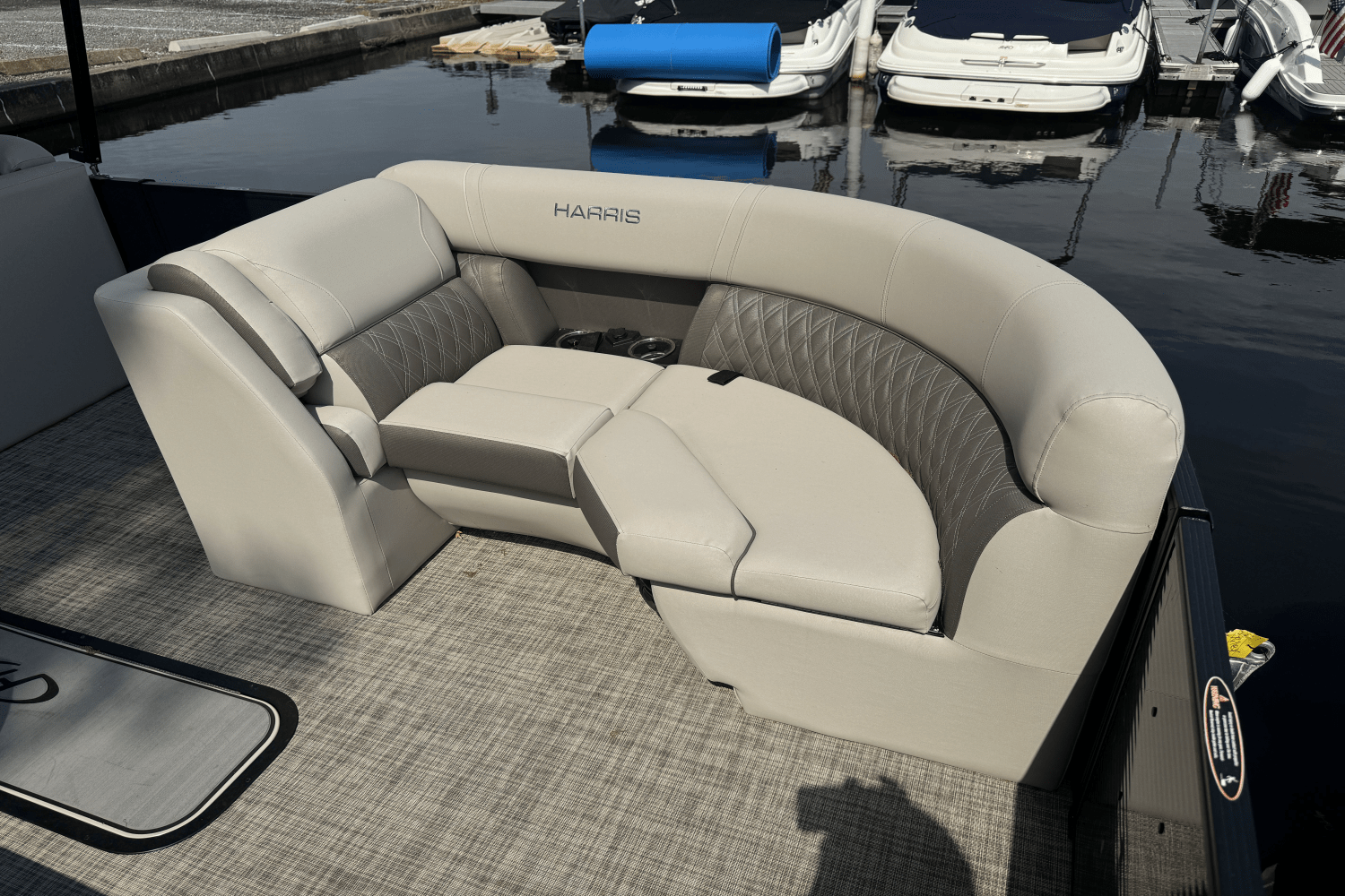 Slide: The Image of Harris Sunliner 210 2022 - 53