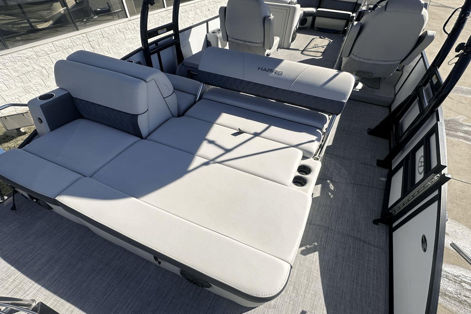 Slide: The Image of Harris Sunliner 250 Sport 2022 - 18