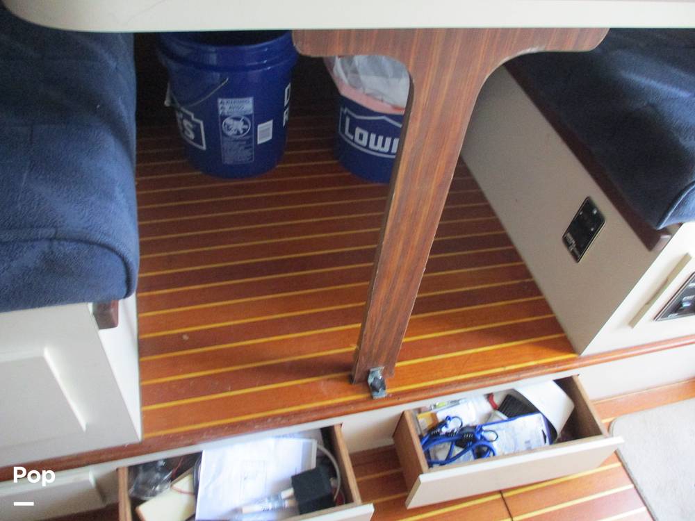 Slide: The Image of Hatteras 32 Flybridge Fisherman 1987 - 13497595